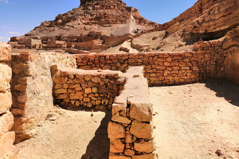 Yerba: tour de 1 día a Ksar Ghilane y pueblos bereberesYerba: Excursión de 1 día con paseo en camello, aguas termales y mucho más