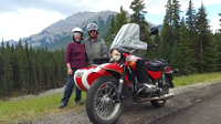 Desde Calgary, Altos Espíritus Aventura en una motocicleta Sidecar - Hizvo