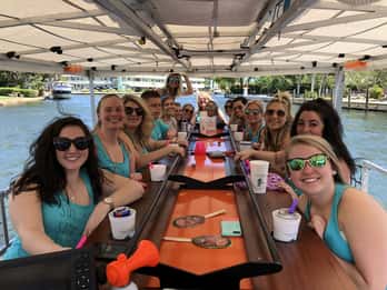 Fort Lauderdale: Intracoastal Waterway Party auf einem Fahrradboot Fort Lauderdale: Intracoastal Waterway Party auf einem Fahrradboot
