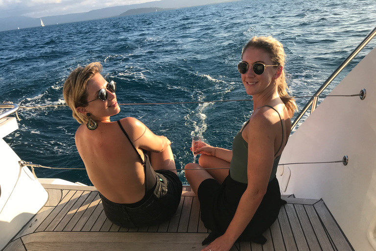 Port Douglas: crociera in barca a vela al tramonto su catamarano di lusso