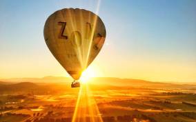Yarra Valley Hot Air Balloon Flight & Champagne Breakfast