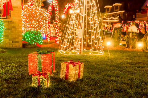 Z Manhattanu: Dyker Heights Holiday Bus TourWycieczka w języku hiszpańskim o godz. 17.00