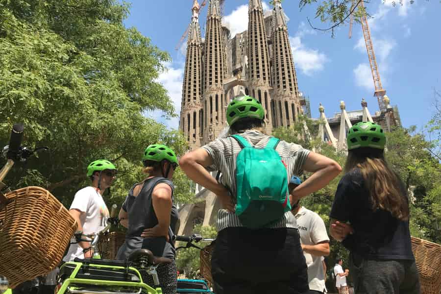 Barcelona: 2,5-stündige historische Tour mit dem Fahrrad oder E-Bike. Foto: GetYourGuide