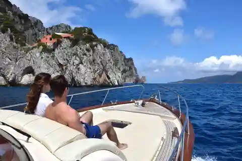 Da Sorrento: Tour in barca di Capri