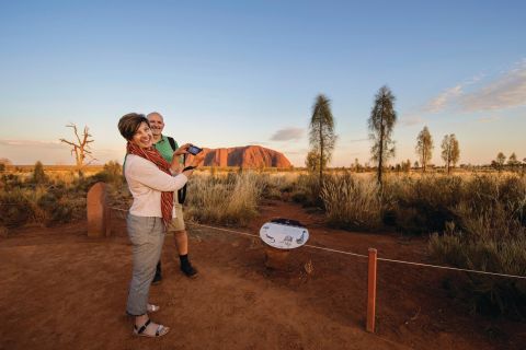 Yulara: Uluru-Sonnenaufgang & Kata Tjuta Tagestour per Bus