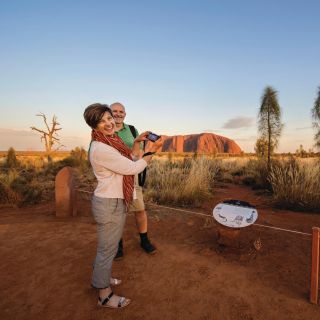 Yulara: Uluru Sunrise and Kata Tjuta Day Trip by Bus