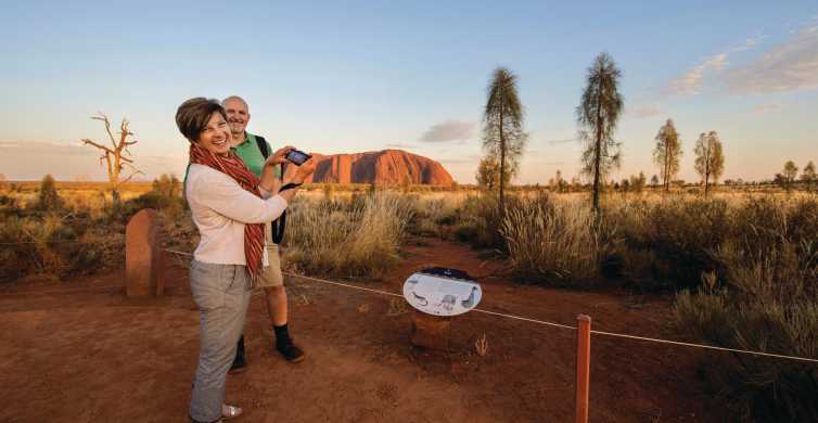Yulara: Uluru Sunrise and Kata Tjuta Day Trip by Bus
