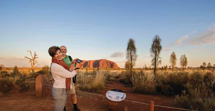 Yulara: Uluru Sunrise and Kata Tjuta Day Trip by Bus