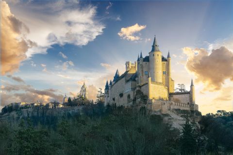 Madridista: Avilan ja Segovian päiväretki Alcazarin kanssa