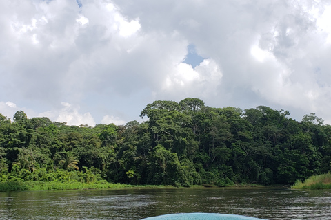 Isla Monos: tour dell&#039;isola e di un villaggio indianoOpzione standard