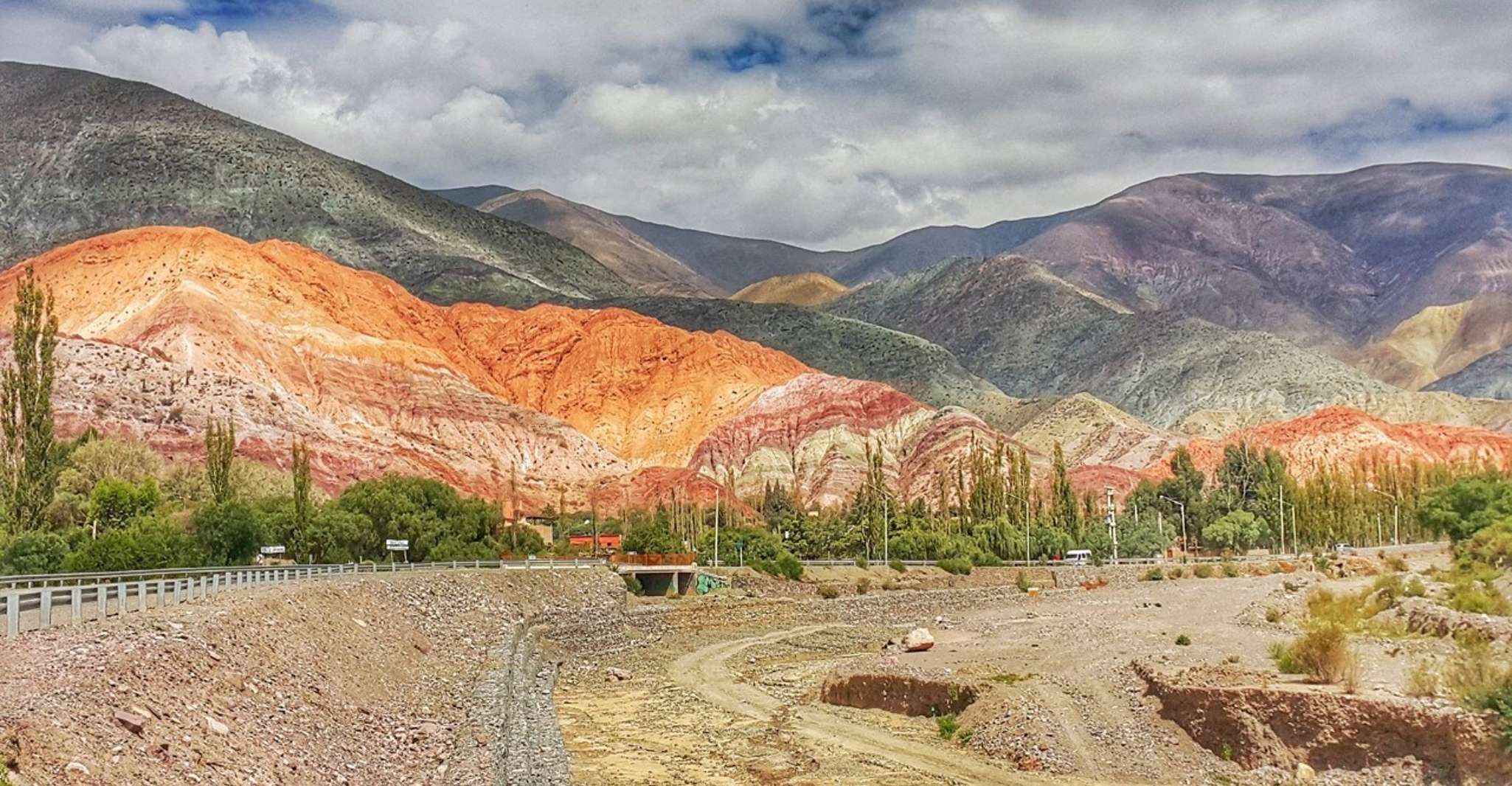 Desde Salta, Salinas Grandes, Purmamarca y Los Colorados - Hizvo