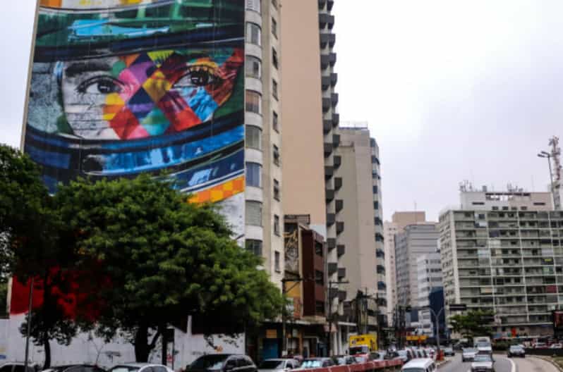 Colagem de mídia