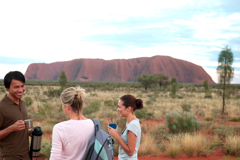 Yulara: Uluru Sunrise och Kata Tjuta dagsutflykt med bussRundtur med språkhjälpmedel