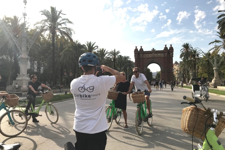 Barcelona: 1,5-godzinna wycieczka krajoznawcza na rowerze elektrycznymBarcelona: 1,5-godzinna wycieczka krajoznawcza eBike po francusku