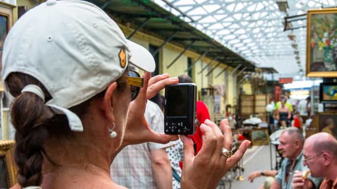 budapest private insider tour of grand ecseri flea market
