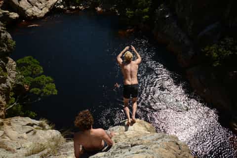 Cape Town: Crystal Pools Hiking & Rock Jump Experience