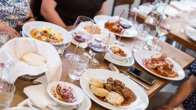 budapest 4hour dinner walk
