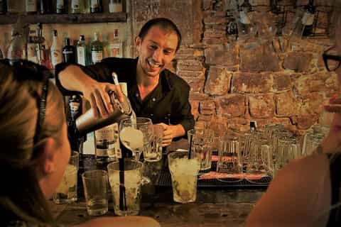 Barcelona: 2-Hour Cocktail Master Class with Tapas