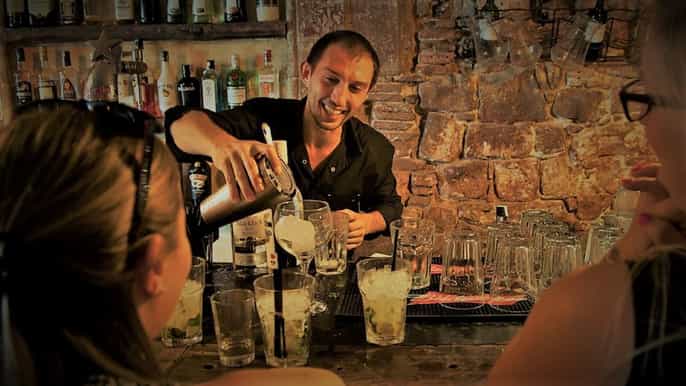 barcelona 2hour cocktail master class with tapas