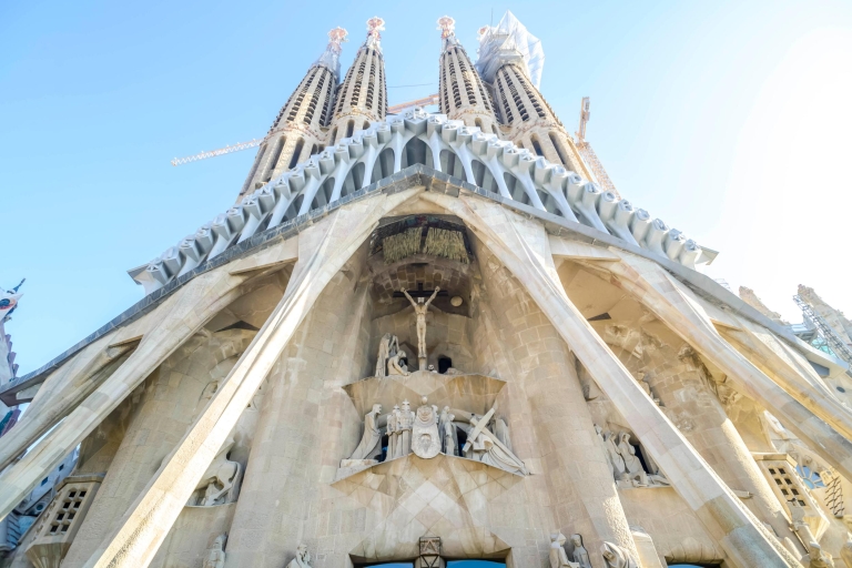 Sagrada Familia: wycieczka z przewodnikiem bez kolejkiWycieczka z przewodnikiem w języku angielskim