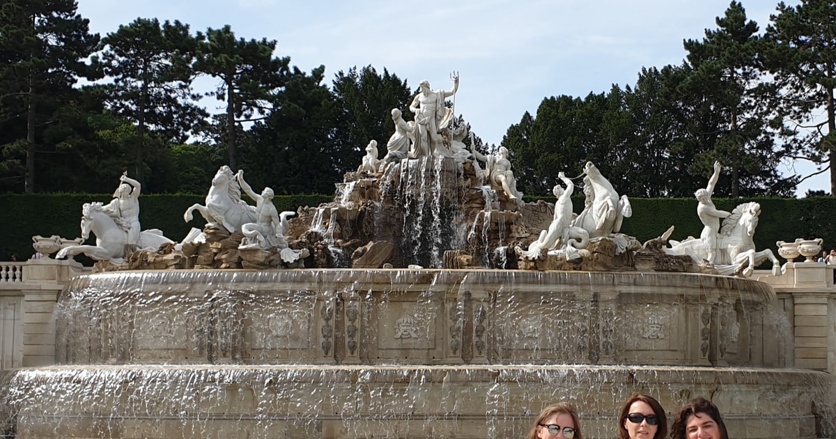 Schloss Schönbrunn: Private Tour mit Abholung | GetYourGuide