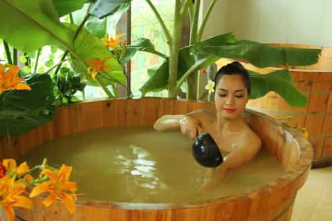 Nha Trang: Mud Bath Treatment and Vietnamese Food Tour