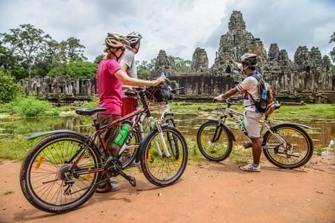 Angkor: Sunrise Bike Tour with Jungle Breakfast & Lunch
