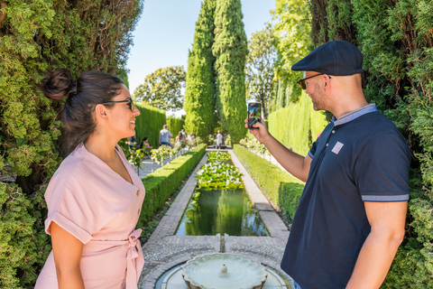 Alhambra: entrada y tour guiado con Palacios NazaríesEntrada y tour privado guiado en alemán