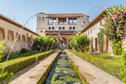 Granada: Alhambra Ticket and Guided Tour with Nasrid Palaces