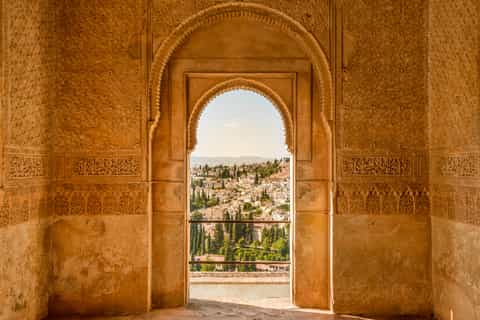 Granada: Alhambra Ticket and Guided Tour with Nasrid Palaces
