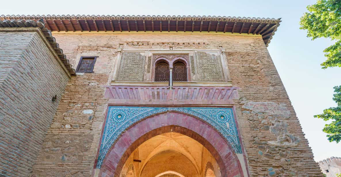 Granada: Alhambra Ticket and Guided Tour with Nasrid Palaces