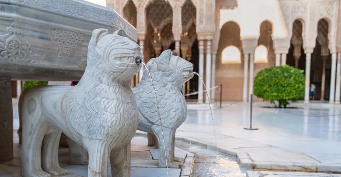Granada: Alhambra Ticket and Guided Tour with Nasrid Palaces