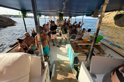 Ibiza : Excursion en bateau privé, Open Bar Tapas et sports nautiques gratuits