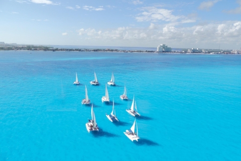 Cancun: Isla Mujeres Catamaran Tour with Reef Snorkeling