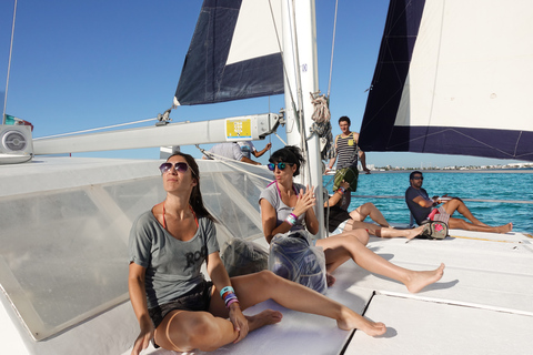 Cancun: Isla Mujeres Catamaran Tour met Reef Snorkeling