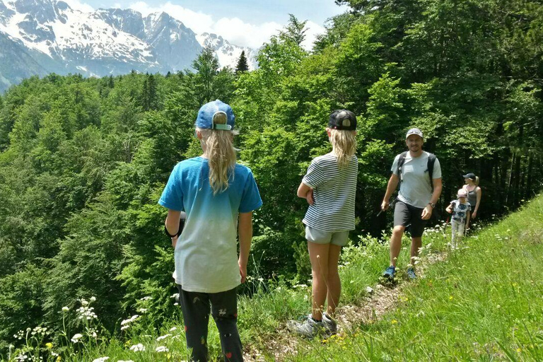 Autoguida: Escursione a Theth, Valbona e Lago Koman in 3 giorni