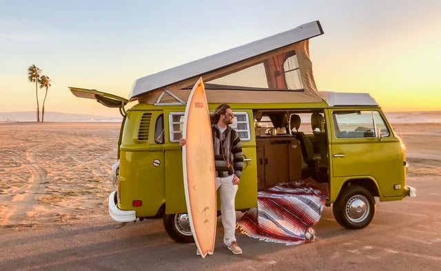 Plage de Malibu : Tour de surf dans un van VW vintage