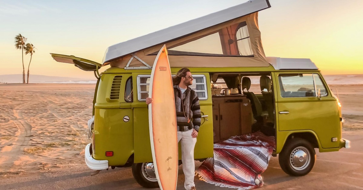 Datter materiale national Malibu Beach: Surf Tour in a Vintage VW Van | GetYourGuide