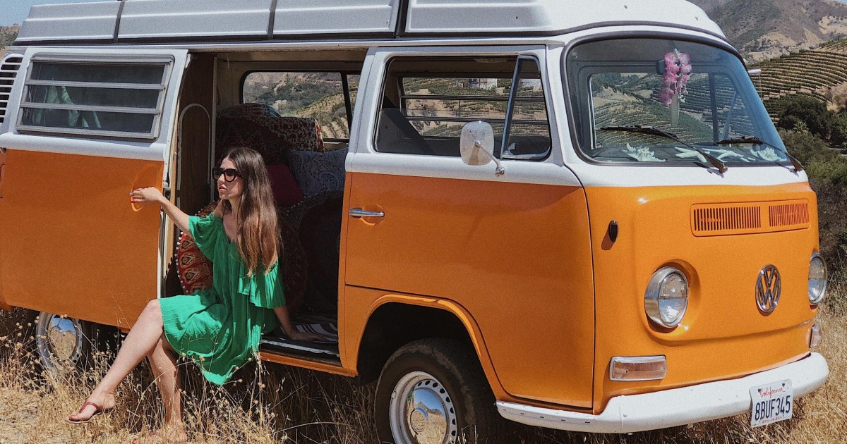 hippie volkswagen bus