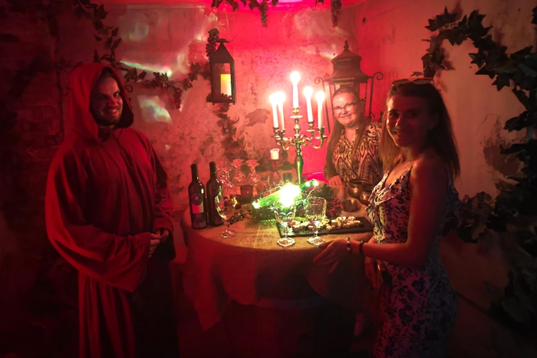 Riga: tour en yate con banquete medieval y degustación de vinos