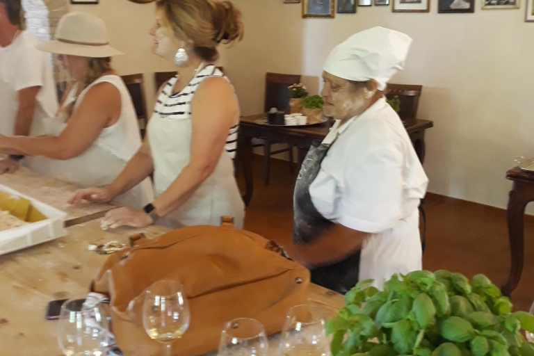 Rzym: Prywatna wycieczka po winach i klasa robienia makaronów w winnicy