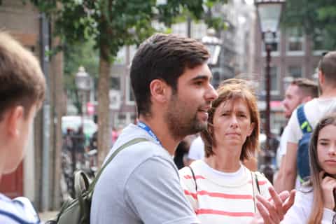 Amsterdam: Walking Tour with Canal Cruise and Drinks