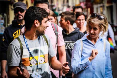 Amsterdam: Walking Tour with Canal Cruise and Drinks
