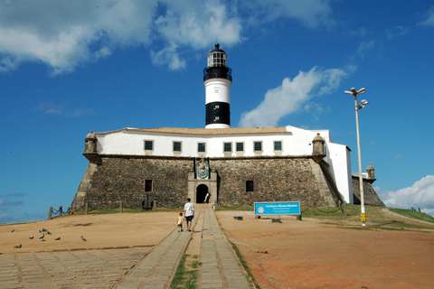Salvador: Round-Trip Airport Transfer (SSA) and City Tour Spanish speaking guide