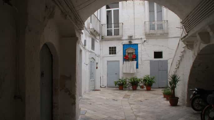 bari walking tour at sunset and focaccia tasting