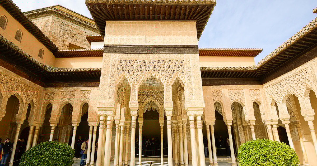 Grenade : l’Alhambra, les palais Nasrides et le Généralife | GetYourGuide