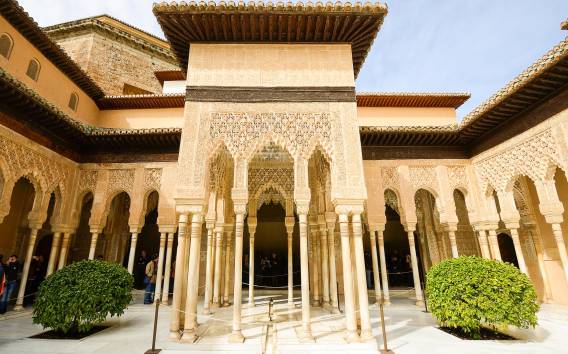 Alhambra: 3-stündige Karwoche in Spanisch