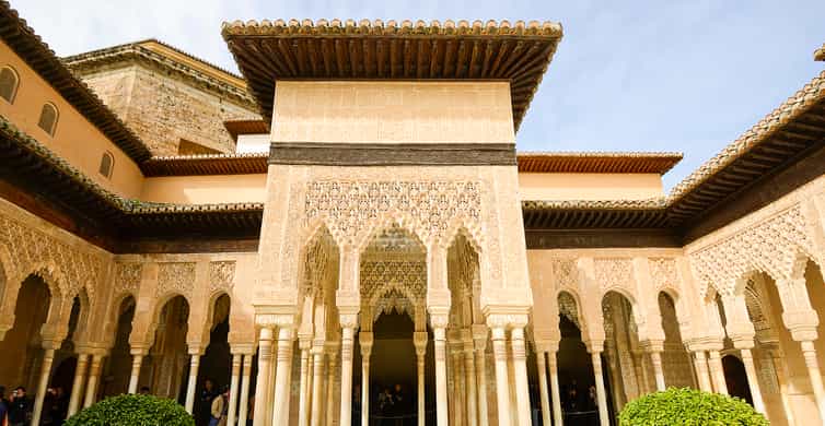 Alhambra, Nasrid Palaces, and Generalife 3-Hour Guided Tour