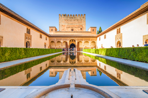 Alhambra, Nasrid Palaces, and Generalife 3-Hour Guided Tour Group Tour in English & Spanish