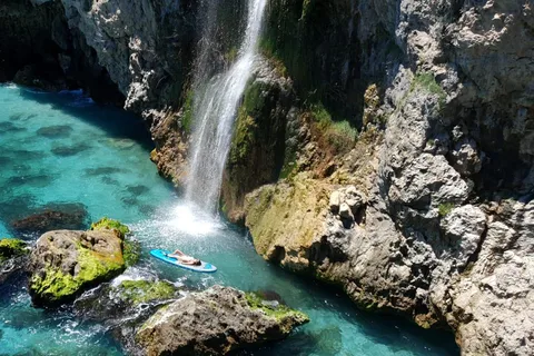 Ruta libre en paddel surf por la cascada de Nerja y Maro